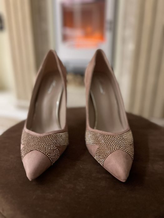 Vand pantofi eleganti