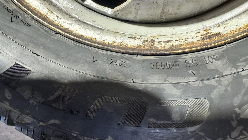 Продам зиние шины с дисками на газель