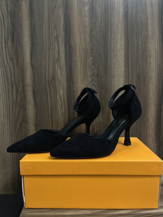 Продам туфли босоножки