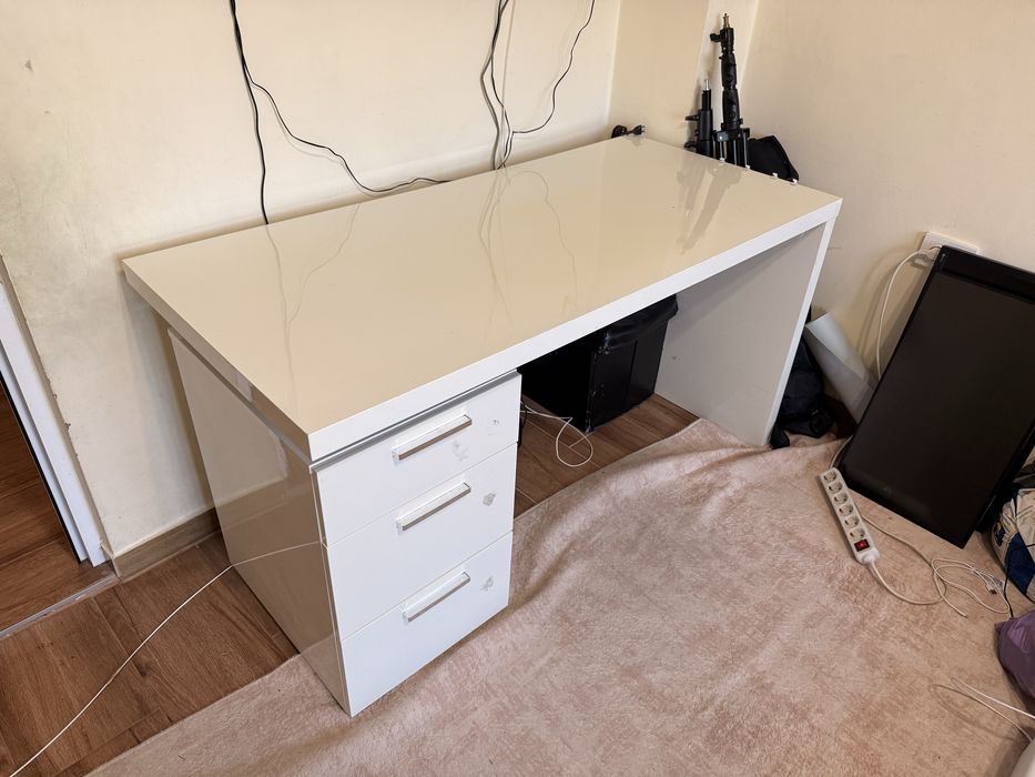 Офис бюро с чекмеджета 140х65