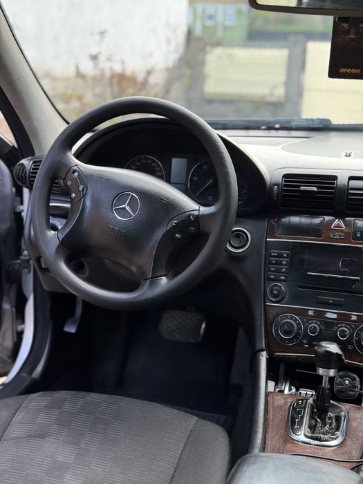 Vând schimb mercedes c 220 an 2006