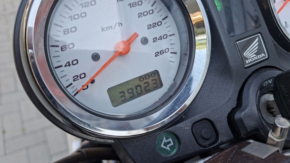 MotoFly vinde Honda Hornet 2004