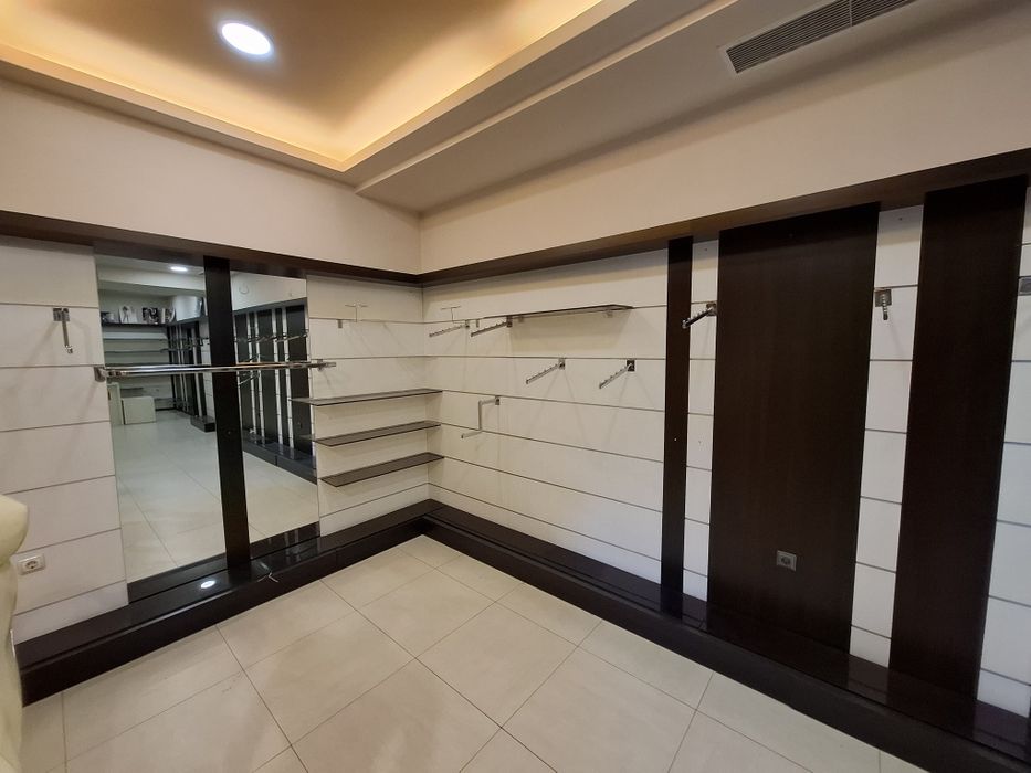 Стелажи, рафтове, магазин за дрехи