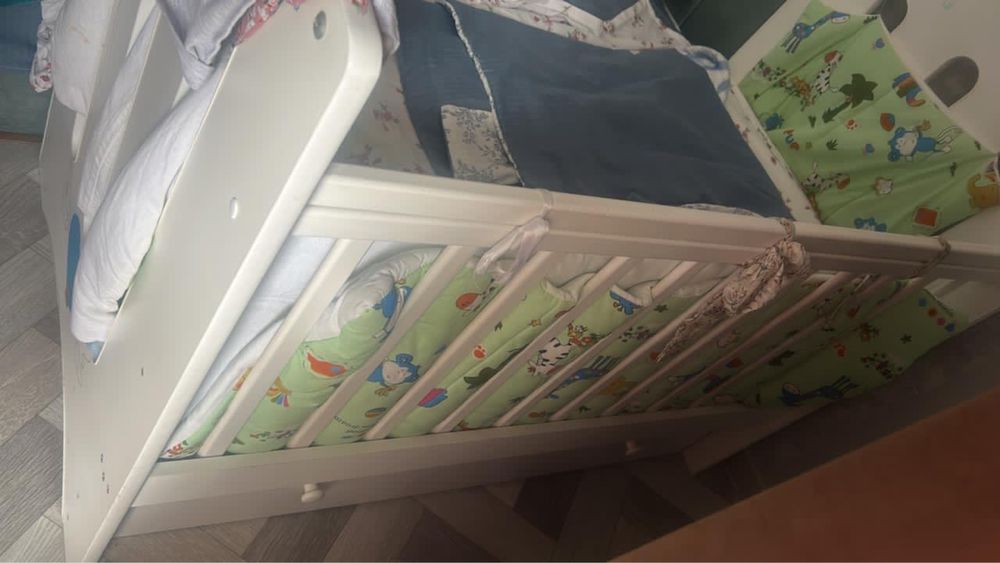 Продам манеж в отличном состояний