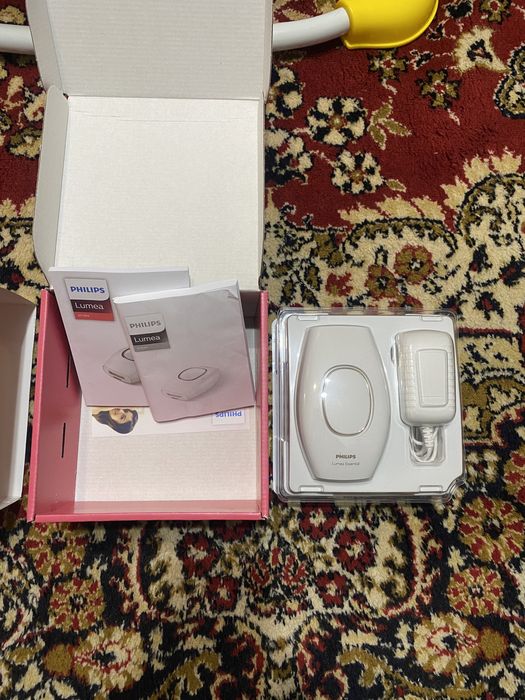 Фотоепилатор Philips Lumea Essential