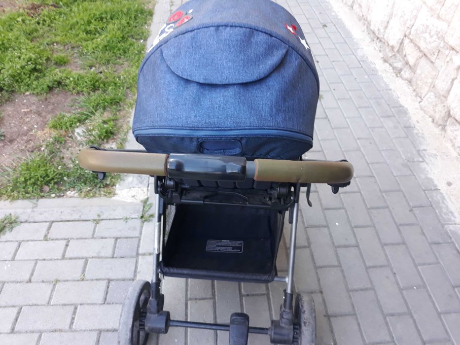 Бебешка количкa .