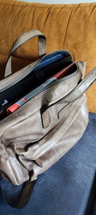 Елегантна чанта за лаптоп или таблет, от естествена кожа.