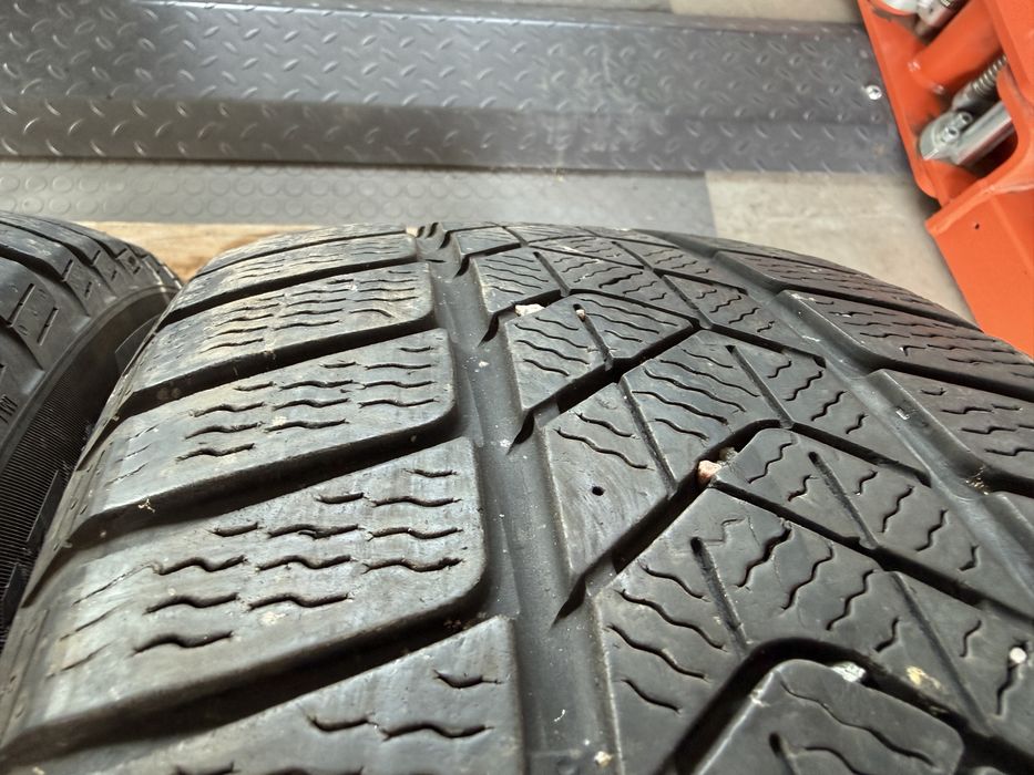 4бр. Зимни Гуми С Борд 215/55R/17 -PIRELLI- DOT:4220- 5.9мм.