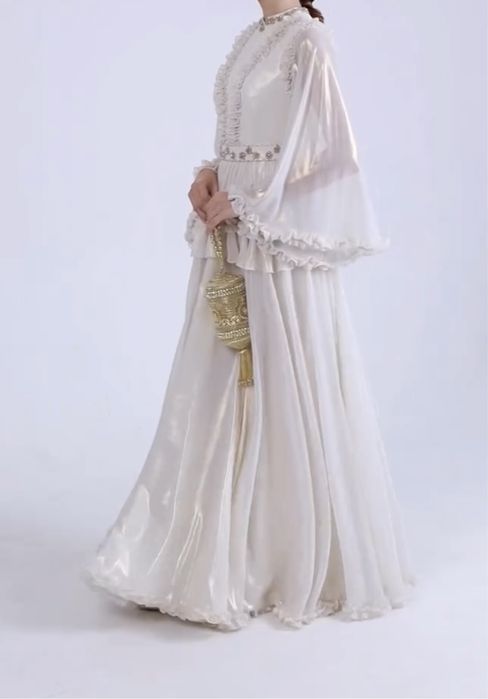 Қыз ұзату көйлегі сатылады