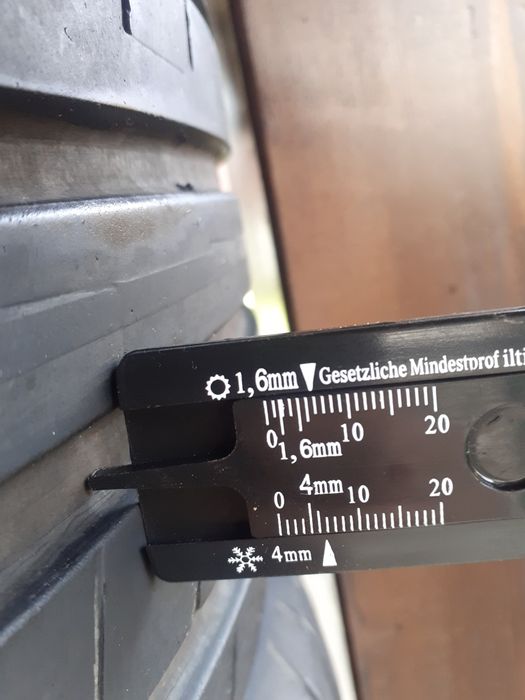 Vind două anvelope vara 245 40 r18