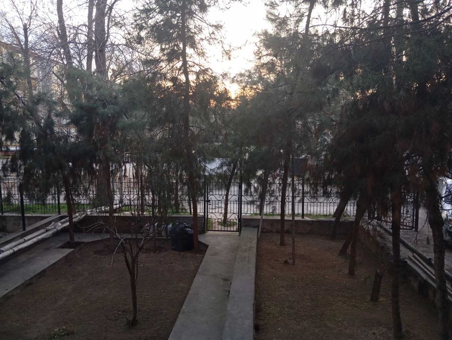 Продается 4- комнатная квартира на массиве куйлюк -3