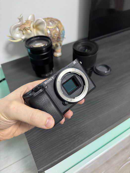 Sony A6400 body + отделно Sony 18-105mm f/4 G и Sigma 16mm f/1.4