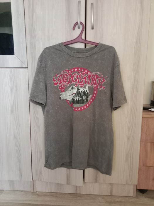 продам стильные футболки