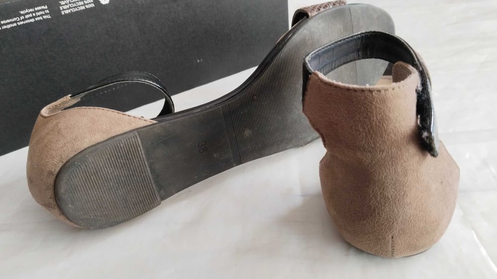 Дамски сандали с лак равни