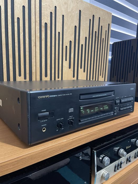 Vand / schimb cd player Onkyo Integra r1 dx-706