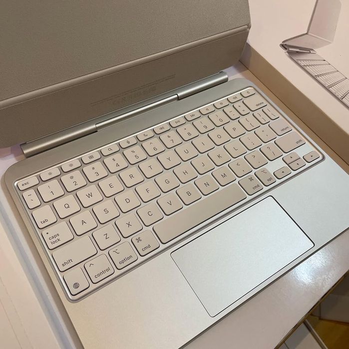 iPad 11 Magic Keyboard For M4,M5