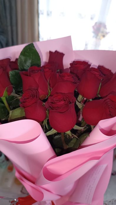 Букеты  цветы  ,розы.