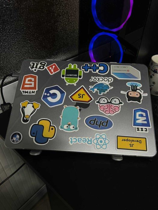 Macbook M3 (Srochniy sotiladi)