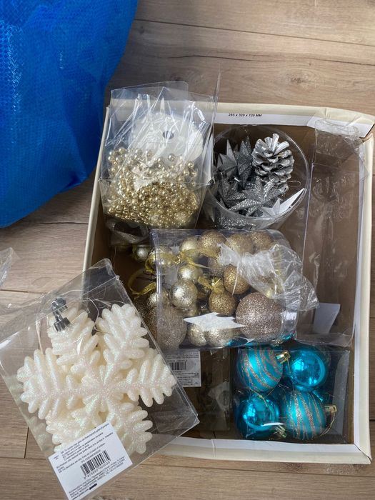 Коледна елха и аксесоари