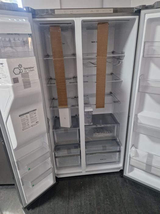 Хладилник LG Side by side Нов