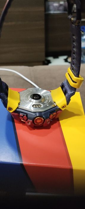 G-SHOOK gbg 1000 лимитирана серия на барса