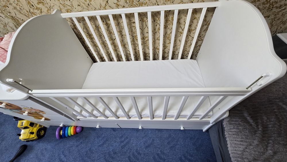 Детская кроватка