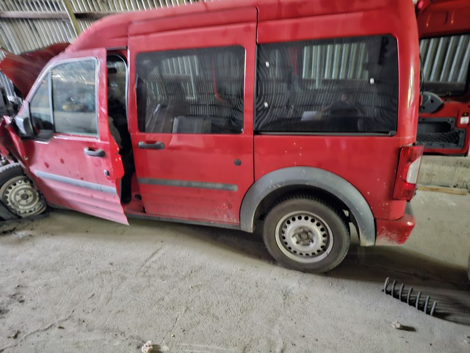 Форд connect  1.8 110кс maxi 8 места