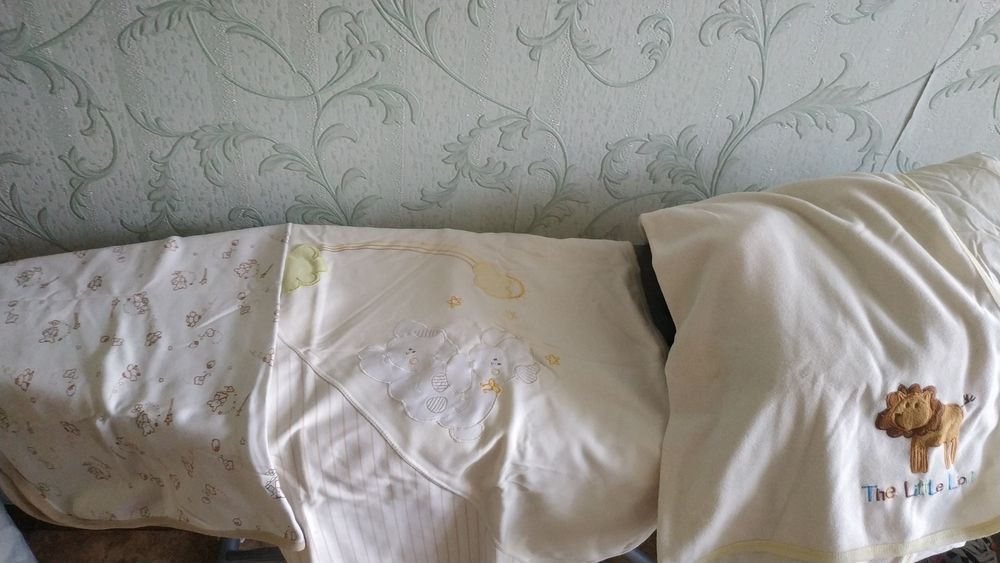 Продам манеж до трёх лет + вещи в подарок