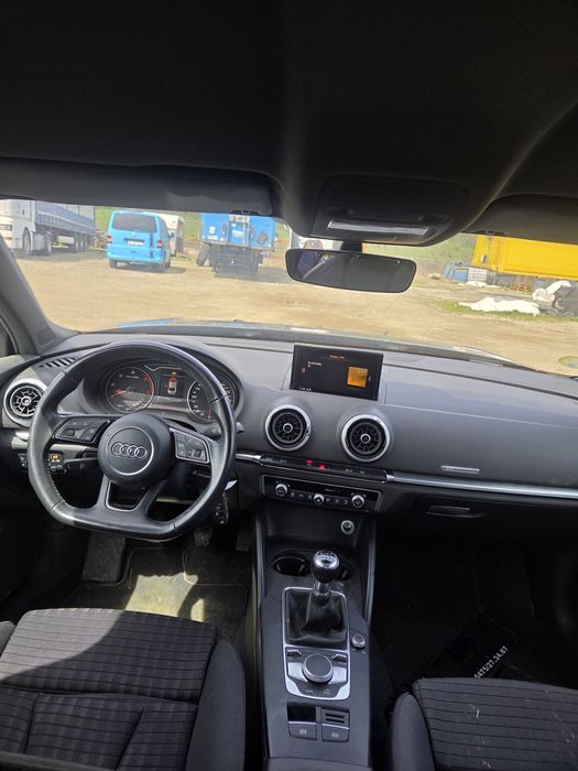 Audi A3 sedan 2018 usor avariat