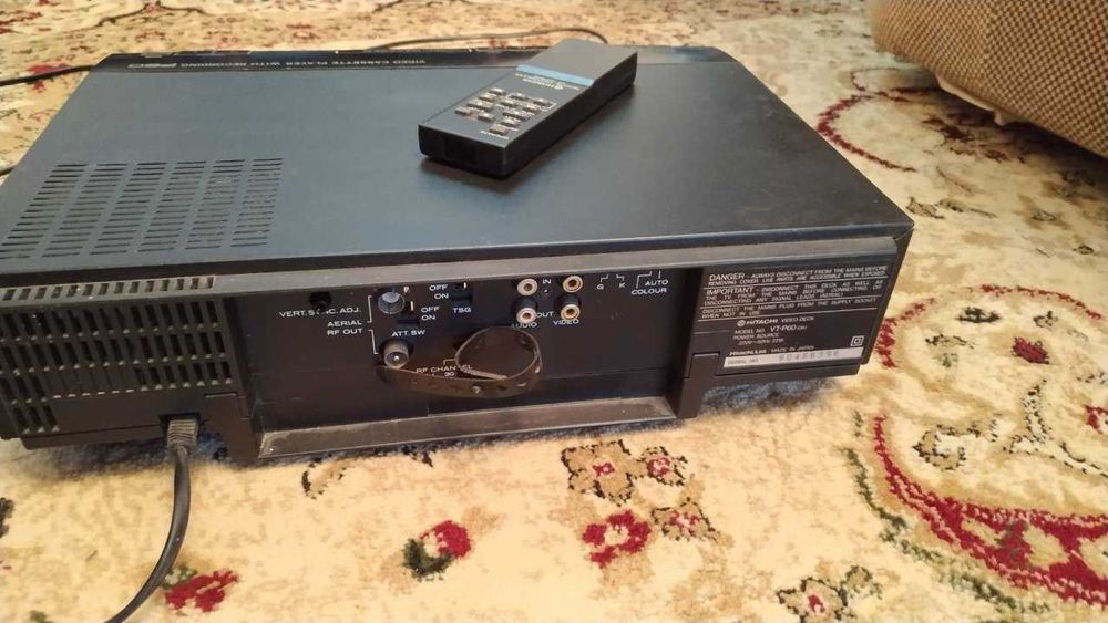 Видео кассетный и DVD player и пластинный апарат за все 300 тыяч