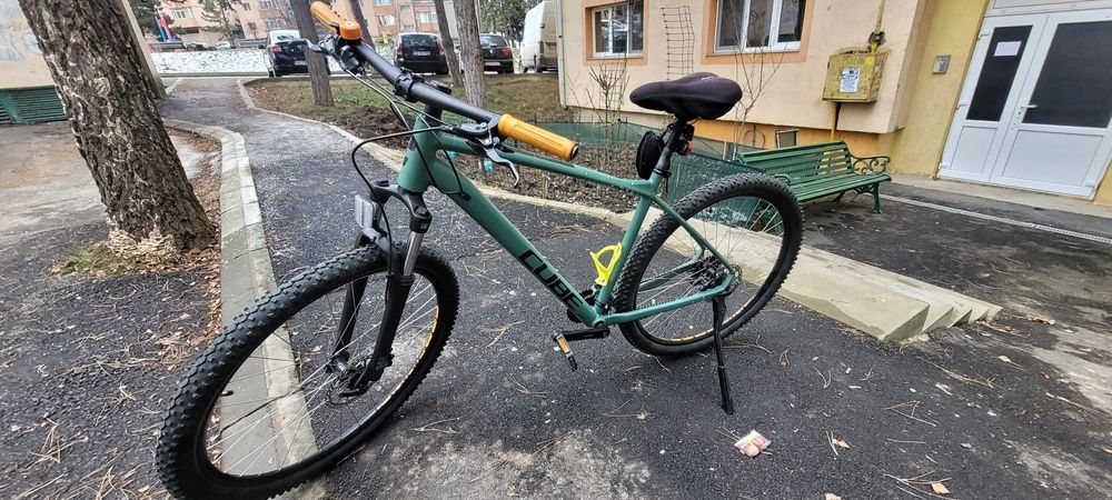 Vând Bicicleta cube