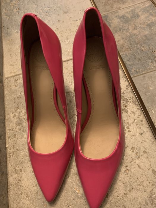 Розови лачени обувки Guess 37