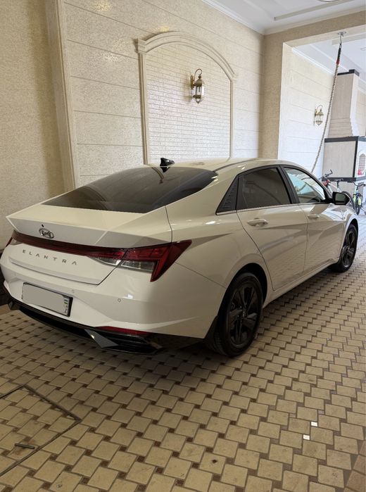Hyundai Elantra продается