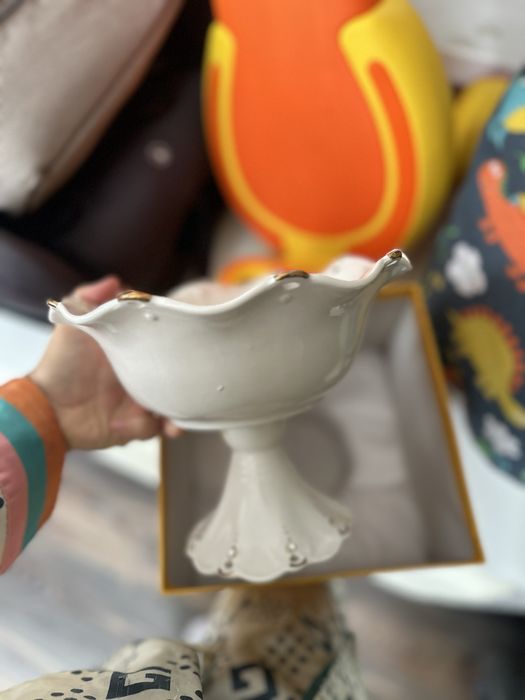 Продам посуды белые тортница,фруктовница