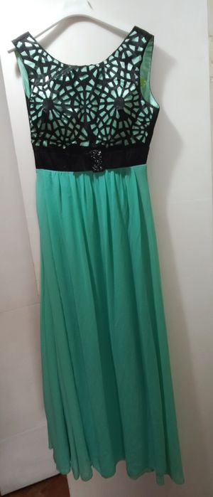 Платья продам срочно по 2500