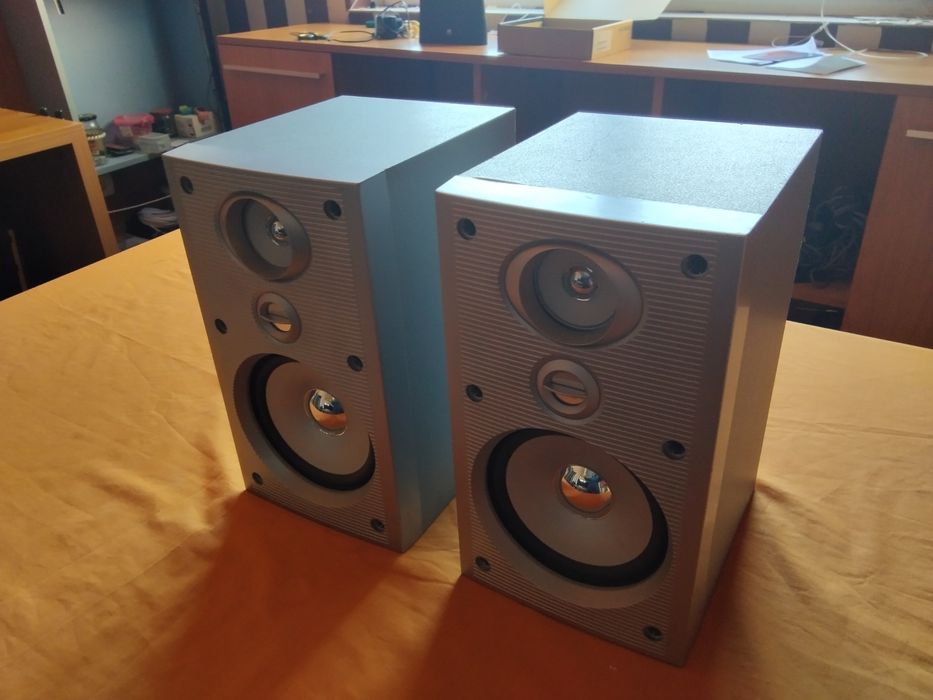 страхотни трилентови тонколони Шнайдер 2х40 максимална мощност