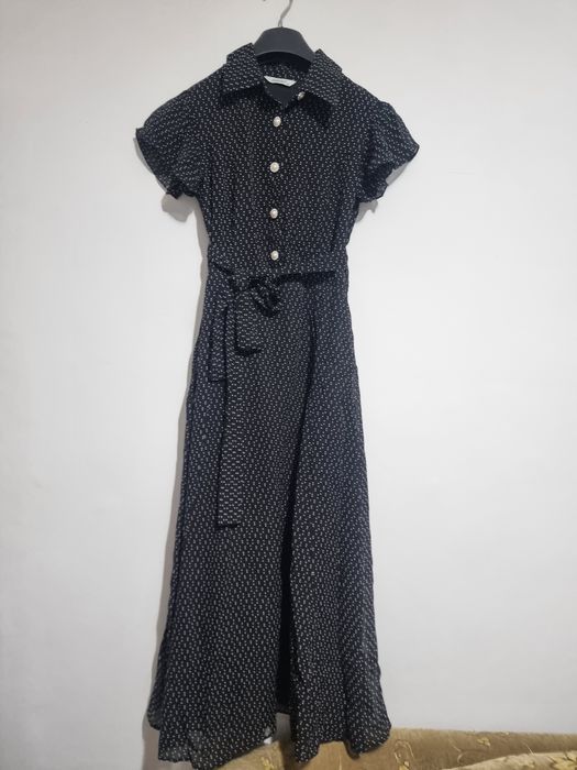 Вещи платья,брюки и пиджак.