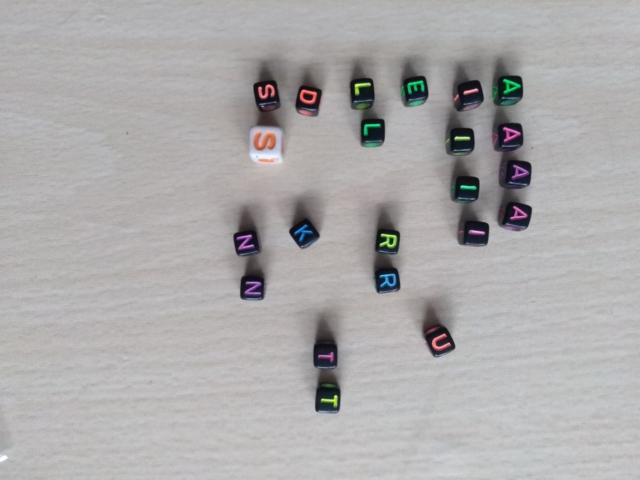 Продам бисер разный.