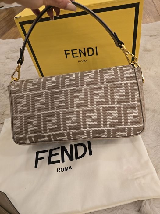 Налична чанта Fendi Baguette