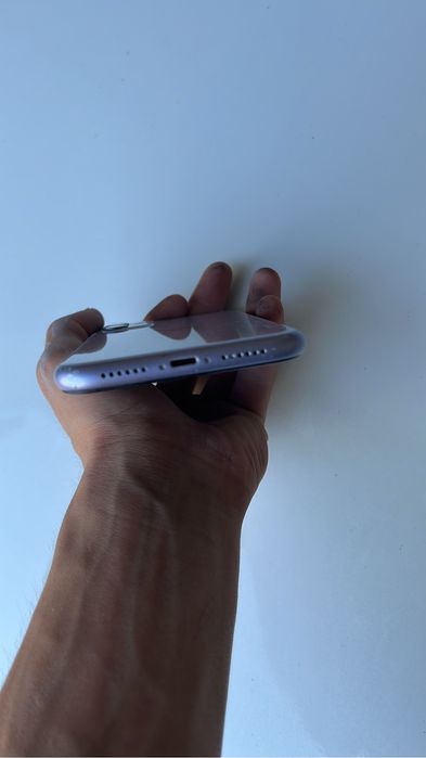 iPhone 11 в хорошем состоянии