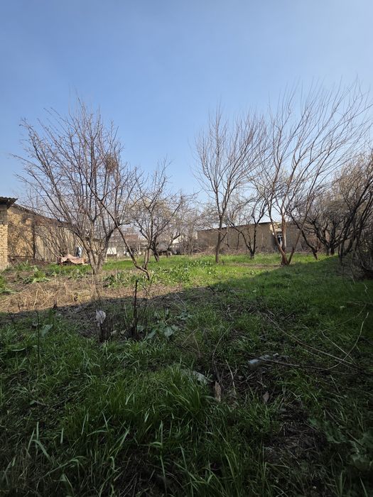 Кибрай тумани Қипчоқ маҳалласида 7 сотихли ер участкаси сотилади.