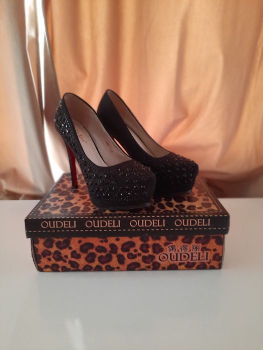 Обувки на висок ток