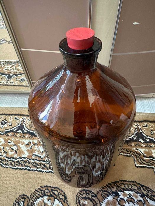 Продается стеклянный бутыль