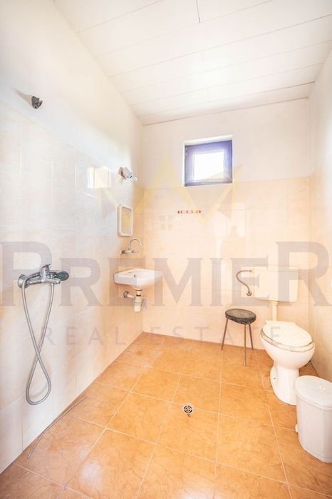 Продава се Къща в Каварна - 424 кв.м за 371 €/кв.м - Снимка #4