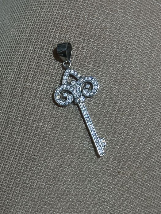 Клуч кулон серебеный очень красивый