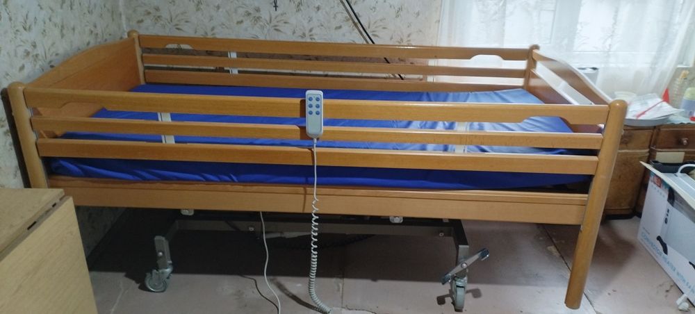 Електрическо Ортопедично легло с непромокаем дюшек и стойка с дръжка