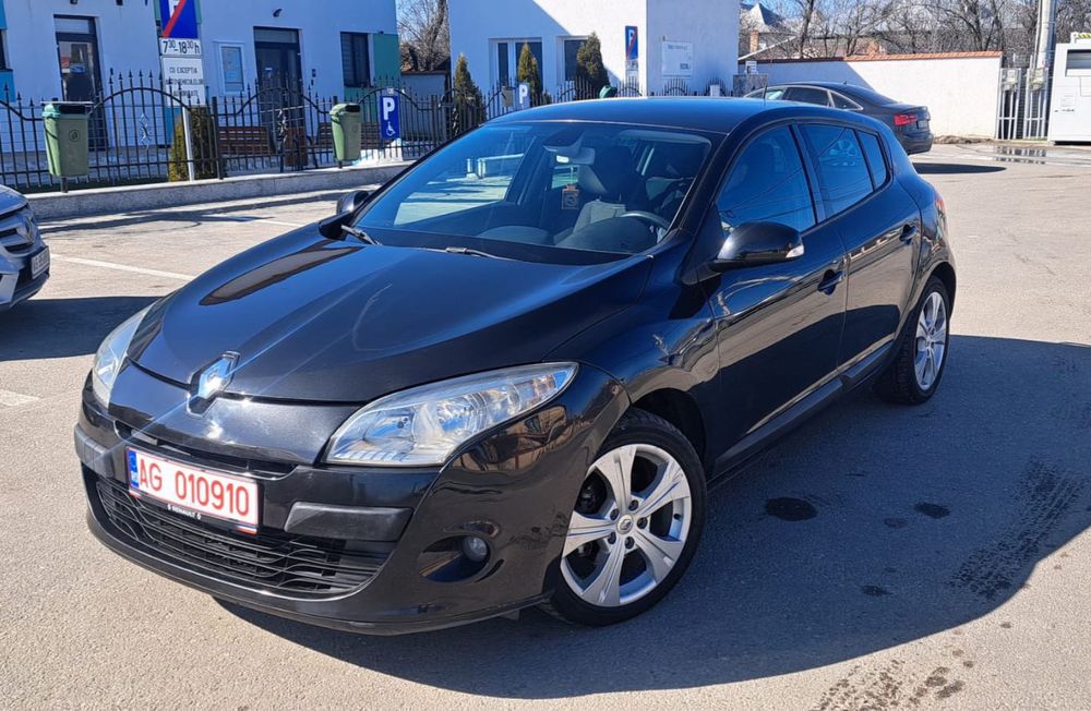 renault megane 2010 motor 1.6 benzina ,ac,servo,pret 2800€ negociabil