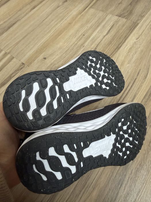 Оригинални юношески маратонки Nike Revolution 6! 30 н