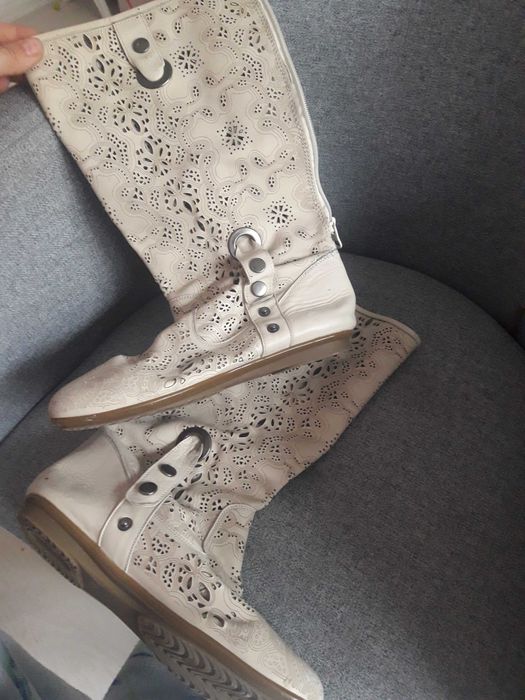 КожениБотуши37номер 70лв, 38-50лв,Бежови37н 10лв,Найк10лвReebok44-30лв