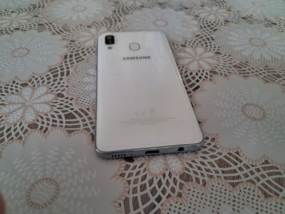 Телефон Samsung A40